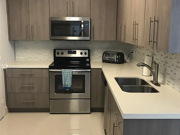 3801 S Ocean Dr #10V — Photo 1