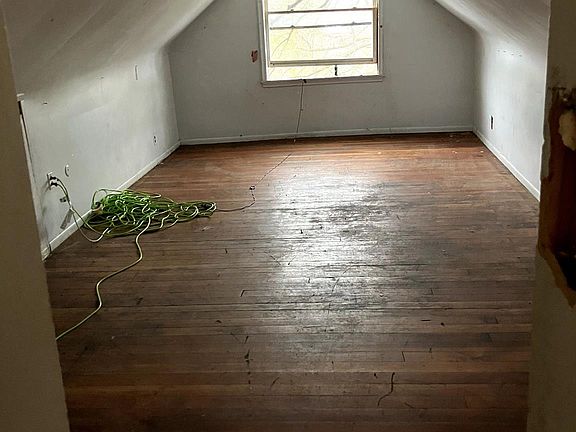 2nd image of 17421 OAKLAND Street