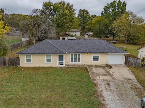 17405 S Benton Dr, Belton, MO 64012