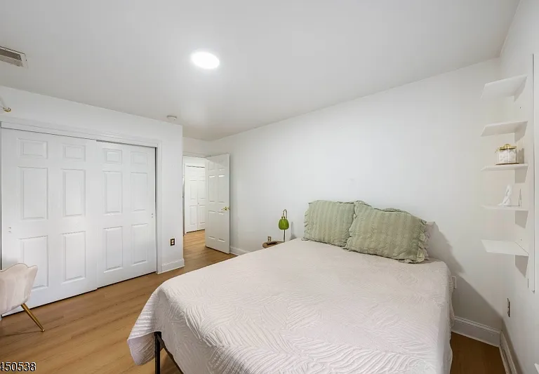 133 Port Ave — Photo 9
