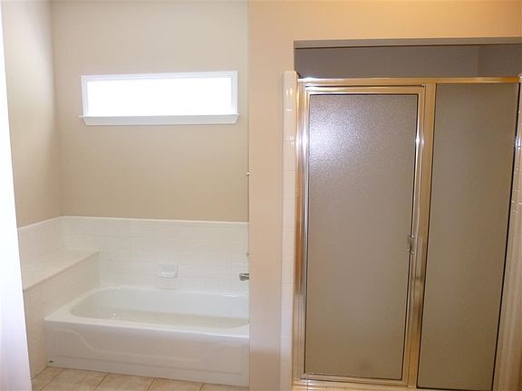 3rd image of 125 Country Brook Dr