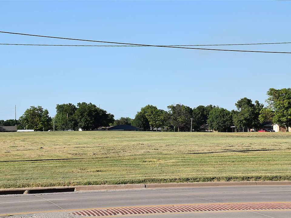 2nd image of 720 W Doolin Ave