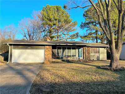 2240 S Clover Dr, Fayetteville, AR, 72701