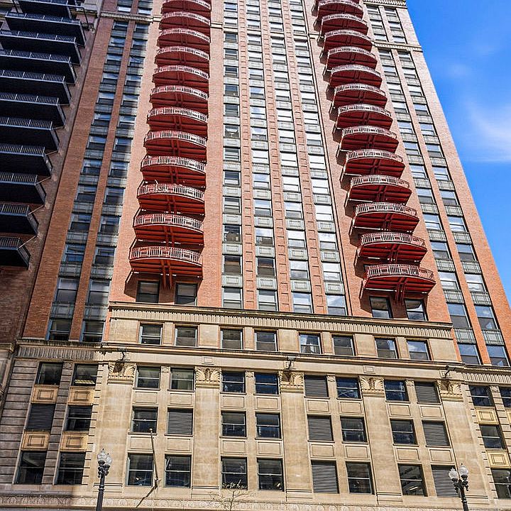 1st image of 208 W Washington St APT 1007