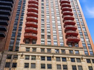 208 W Washington St APT 1007, Chicago, IL 60606