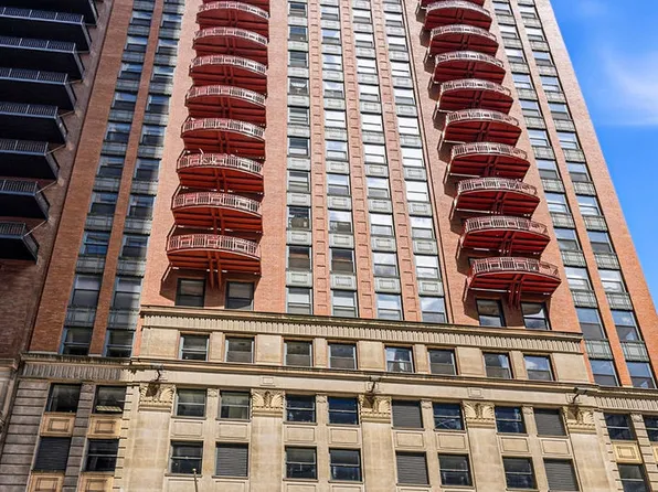 208 W Washington St APT 1007, Chicago, IL 60606