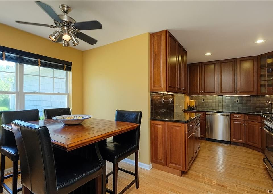 1st image of 127 Mystic Dr