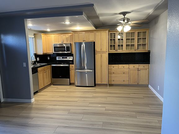 Dining & Kitchen Area