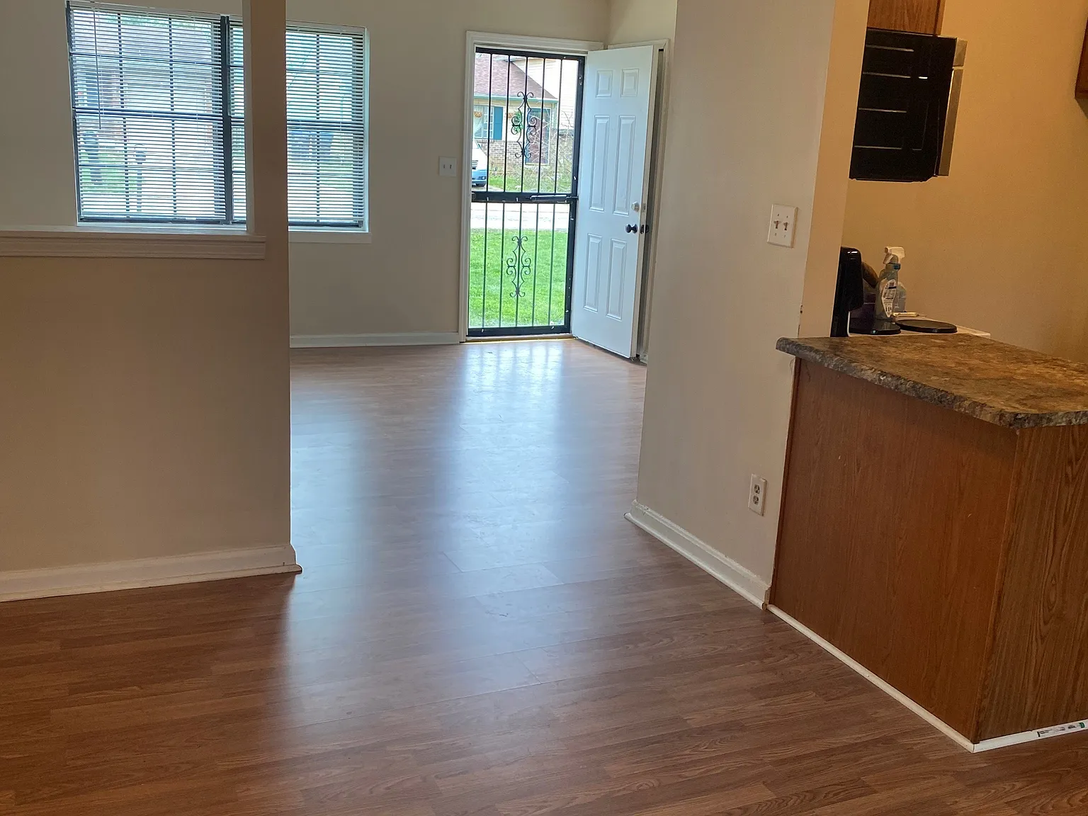 3 bed, 1053 sqft, $1,590 — Photo 2