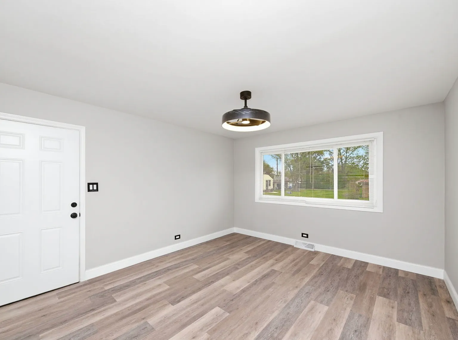 14840 Hoyne Ave — Photo 3
