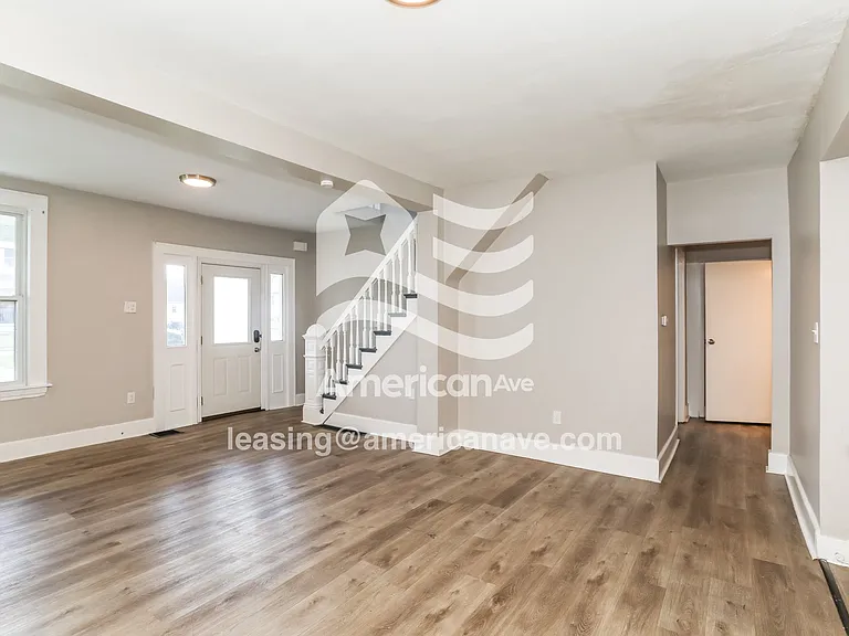 1352246_004_living_room_4.jpg