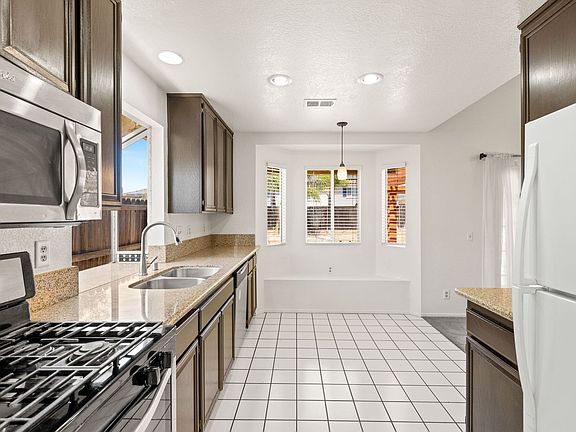 3rd image of 40427 Crystal Aire Ct