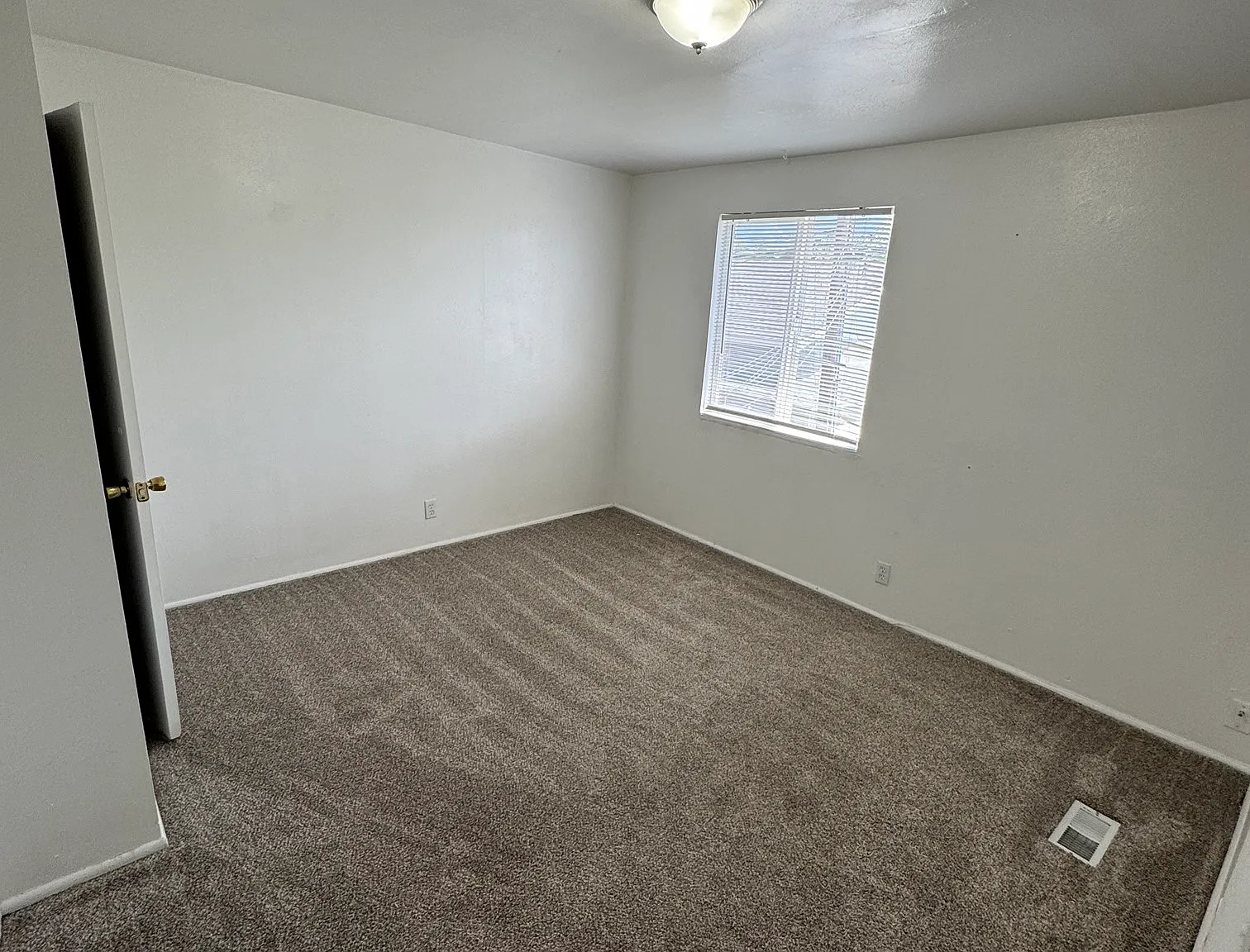 2 bed, 1000 sqft, $1,500 — Photo 4