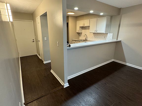3rd image of 111 Winding Way Unit L