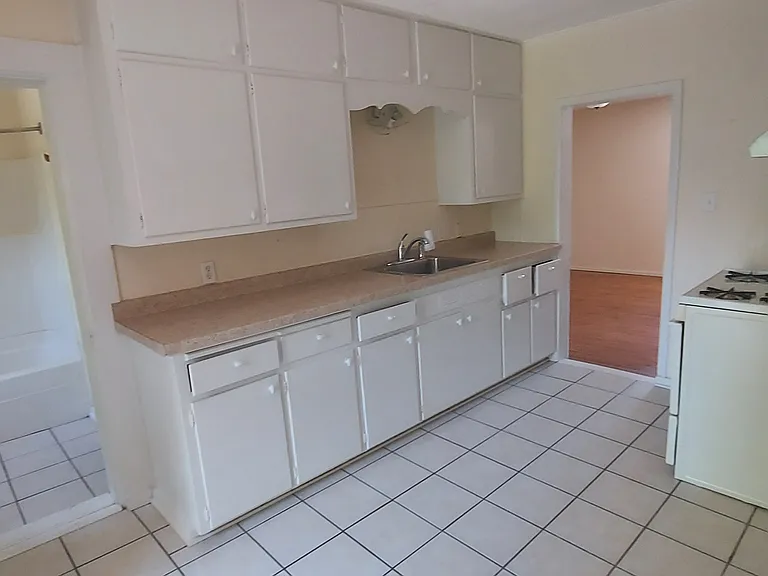 201 W Madison Ave #3 — Photo 2
