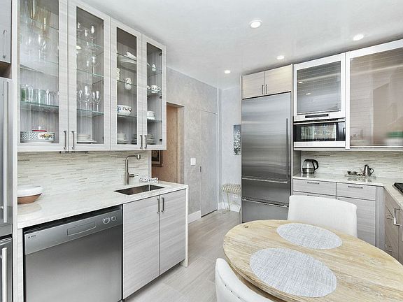 4th image of 829 Park Ave APT 8D