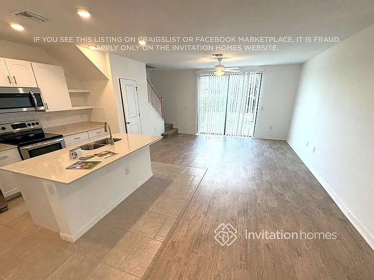 1927 E Landings Way — Photo 4