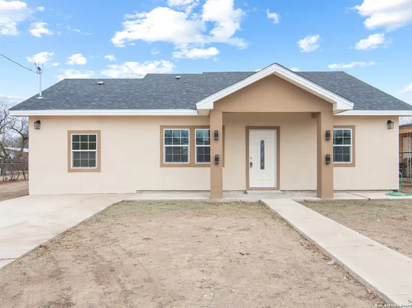 701 E Holland, Crystal City, TX 78839