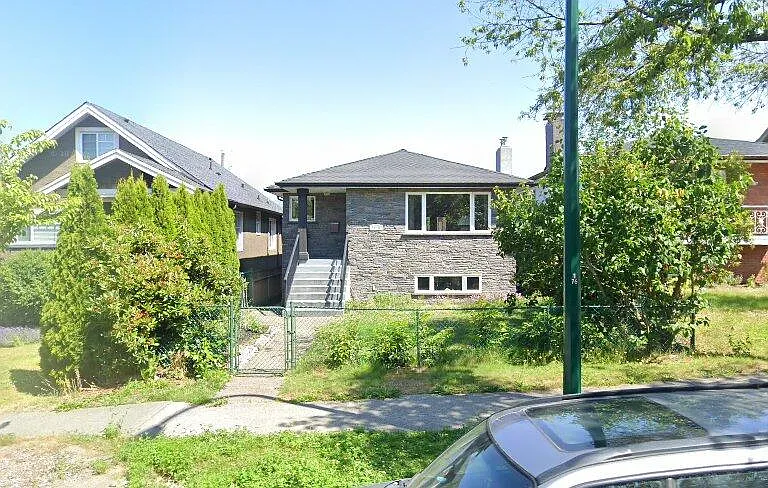 2629 E 6th Ave — Photo 1