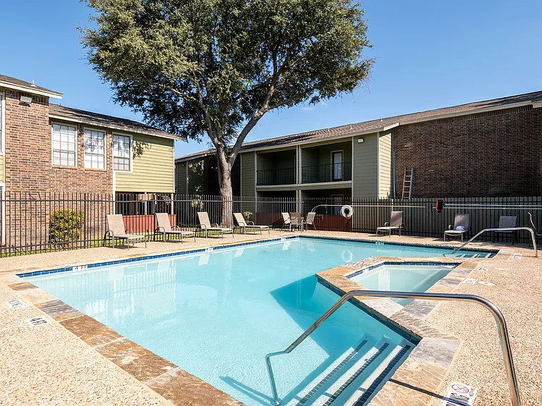 La Prada Place Apartments — Photo 5
