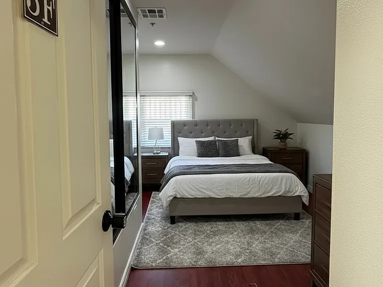 2673 Menlo Ave #3H — Photo 5