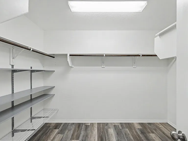 1061 Shadow Bend Ct — Photo 9