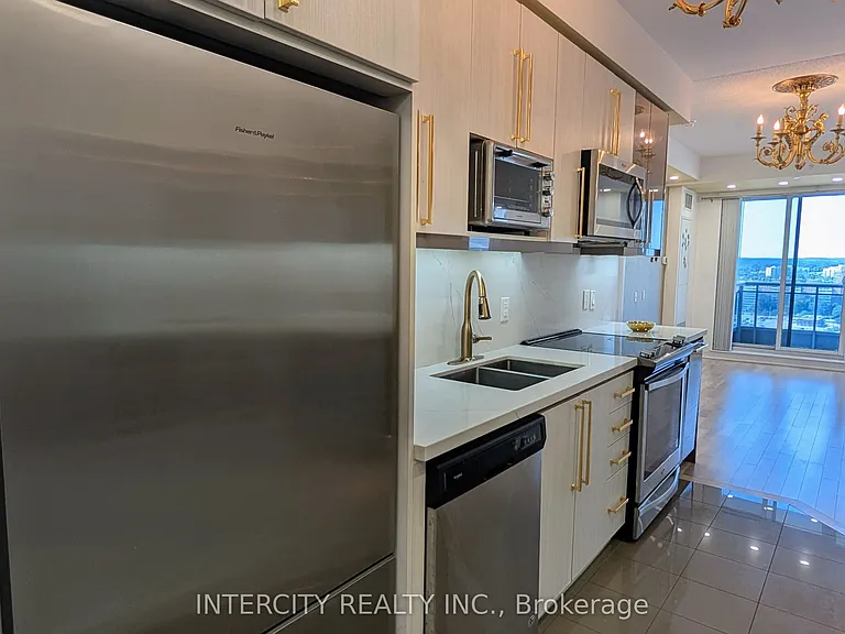 9201 Yonge St #1602 — Photo 3
