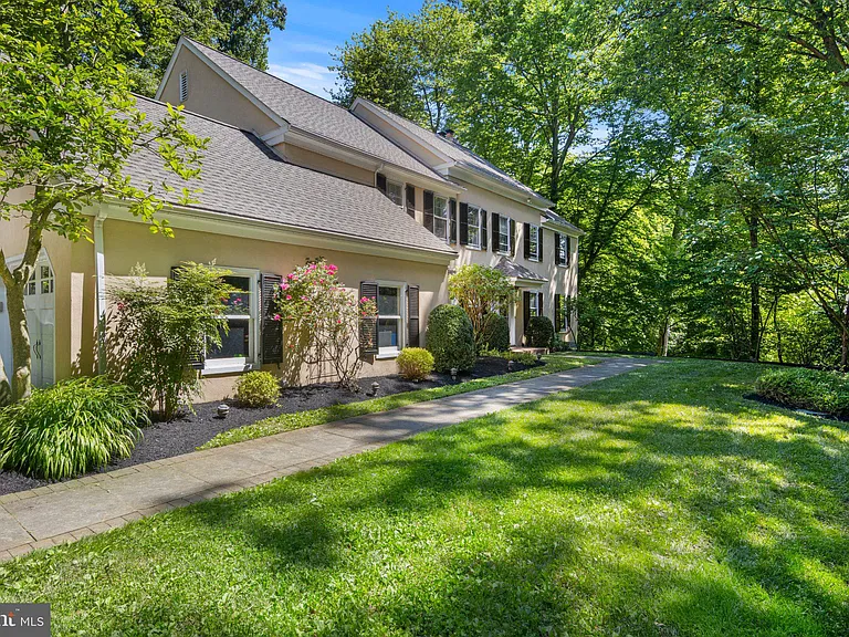 101 Woods Ln — Photo 36
