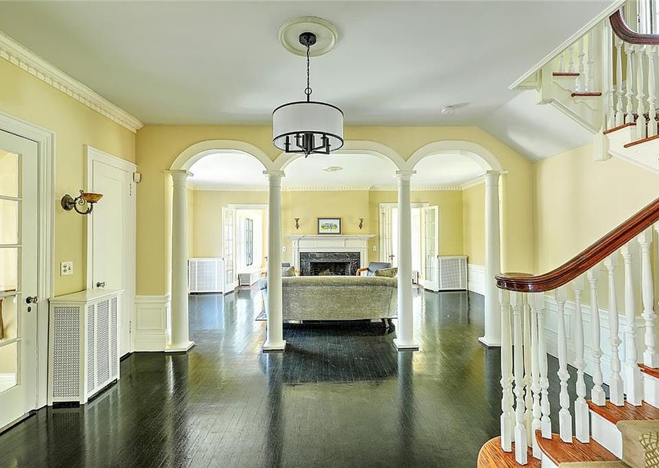 1363 Narragansett Blvd, Cranston, RI 02905 Zillow