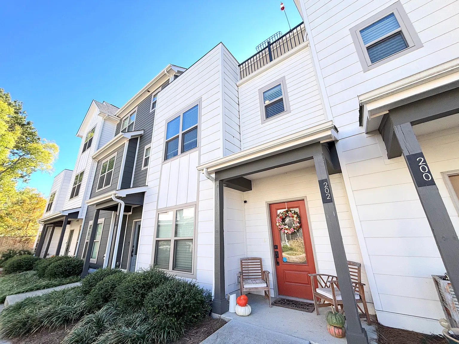 3 bed, 1885 sqft, $3,000 — Photo 2