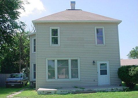2nd image of 1212 Walnut Wr Wood Riv NE
