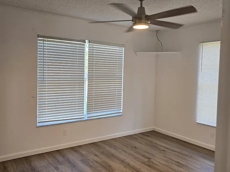 128 Swan Pkwy E — Photo 26