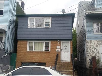 195 Clendenny Ave, Jersey City, NJ, 07305