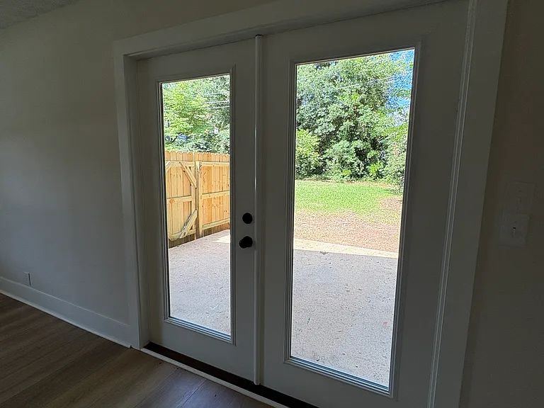 560 E University Dr — Photo 12