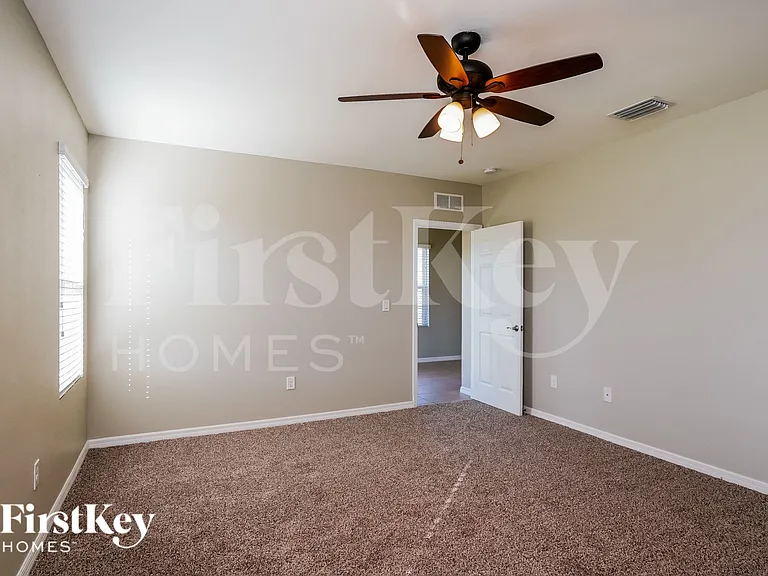 608 NW 11th St — Photo 12