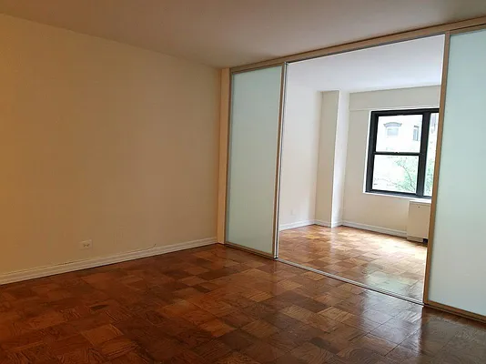 Rented by Manhattan Apartment Organization | media 25