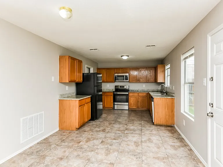 4329 Meadowknoll Dr — Photo 7