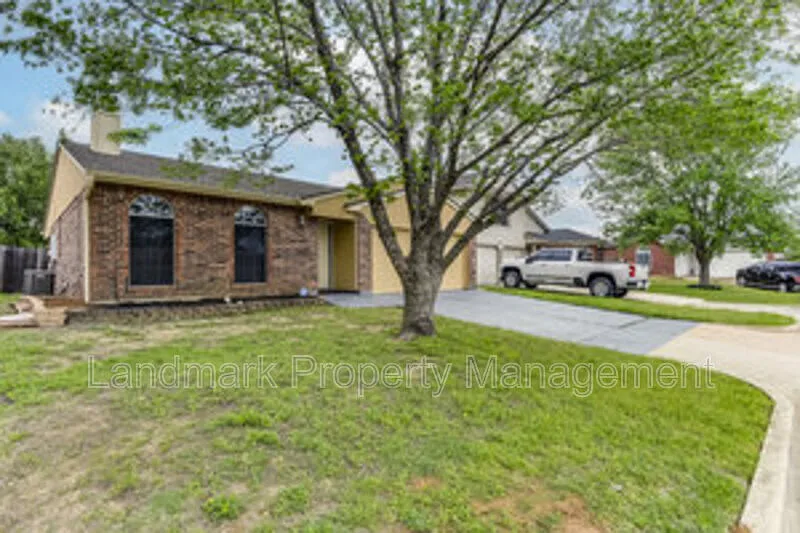 Building Photo - 625 Hollyberry Dr