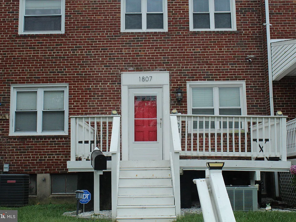 1807 Merritt Blvd