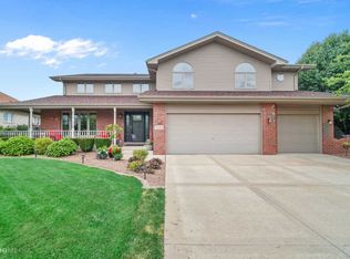 7645 Brookside Glen Dr, Tinley Park, IL 60487