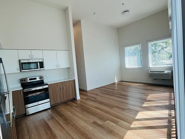 Navalia Apartments — Photo 9