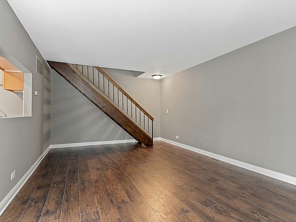 3rd image of 223 Foxhead Ct Unit B