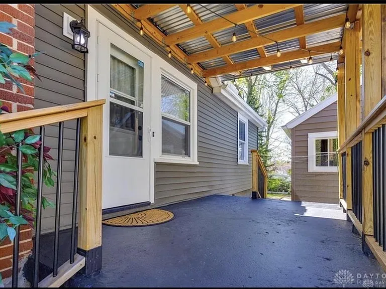 206 E Worley Ave — Photo 2