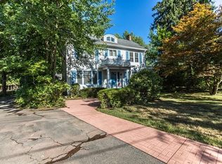 102 Country Club Dr, Elmira, NY