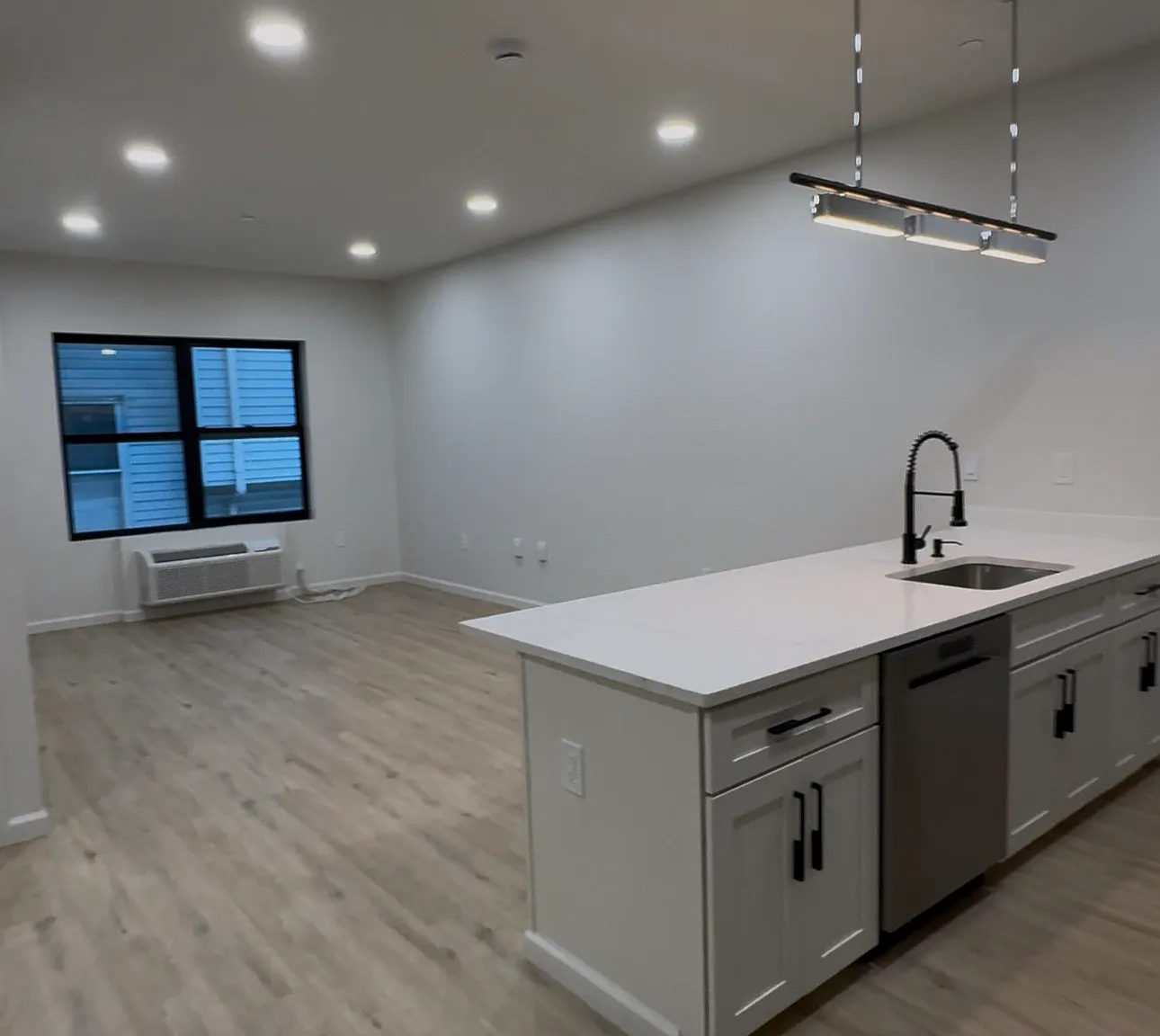 1 bed, $2,000 — Photo 1