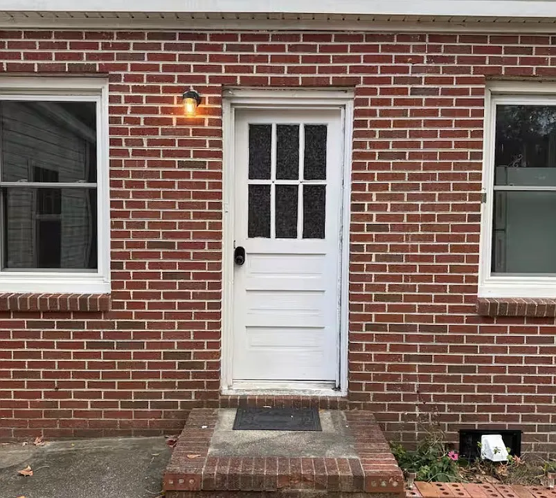 1109 W Main St