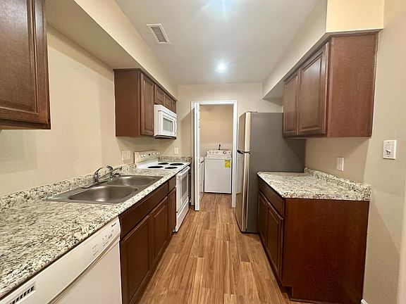 4th image of 3908 Buchanan Dr