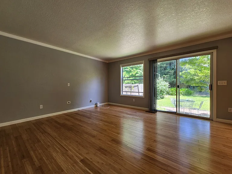 9609 Lord Dr — Photo 7