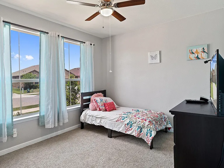 9124 Golden Hollow Ln — Photo 16