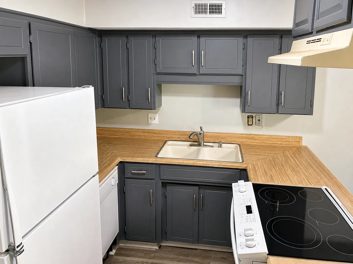 9024 Mahogany Row — Photo 3